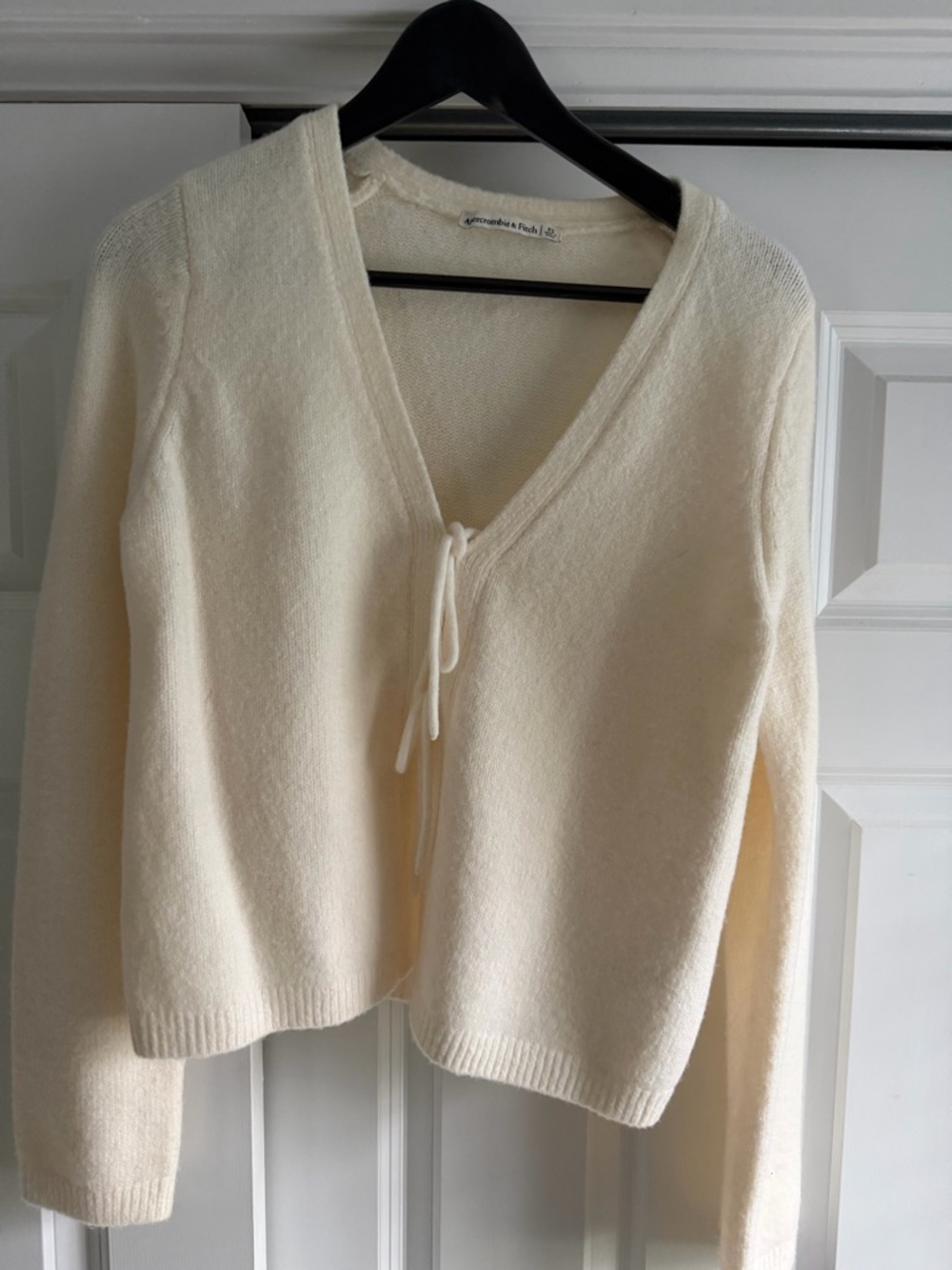 Abercrombie & Fitch Cream Tie-Front V-Neck Cardigan Sweater